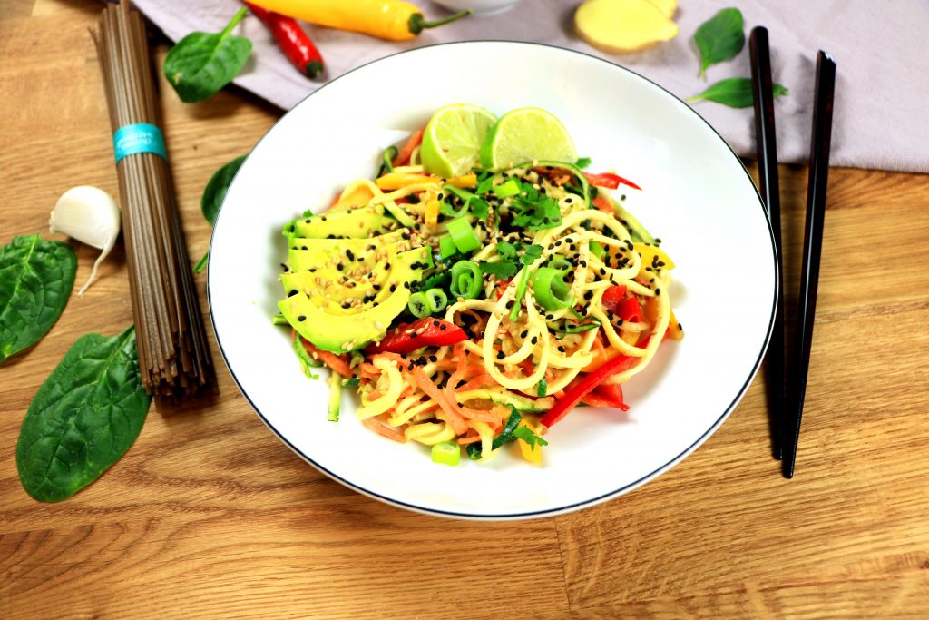 Asiatische Gemüse Sesam Nudeln – Minze und Blatt